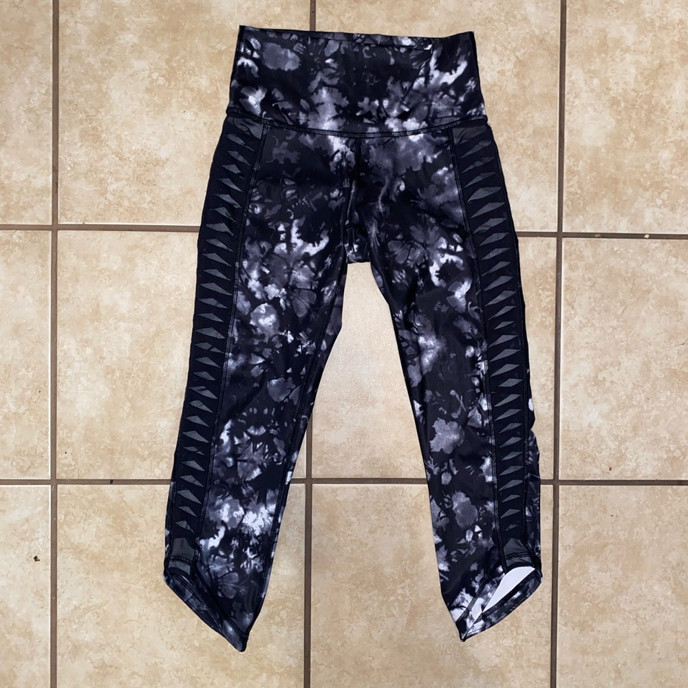 Lululemon Sunshine Salutation Crop (Full-On Luxtreme) size 4